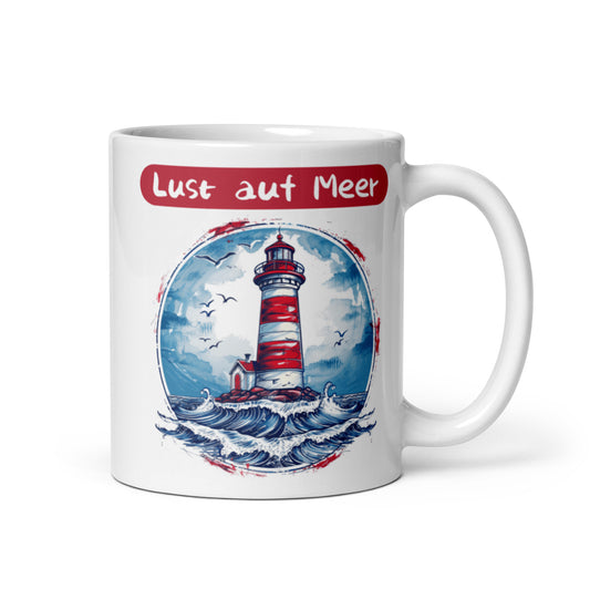 kunstvoll bedruckte Tasse mit Leuchtturm und Meer