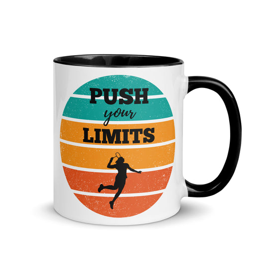 kunstvoll bedruckte Sporttasse mit Badmintonspielerin und dem Spruch Push your limits