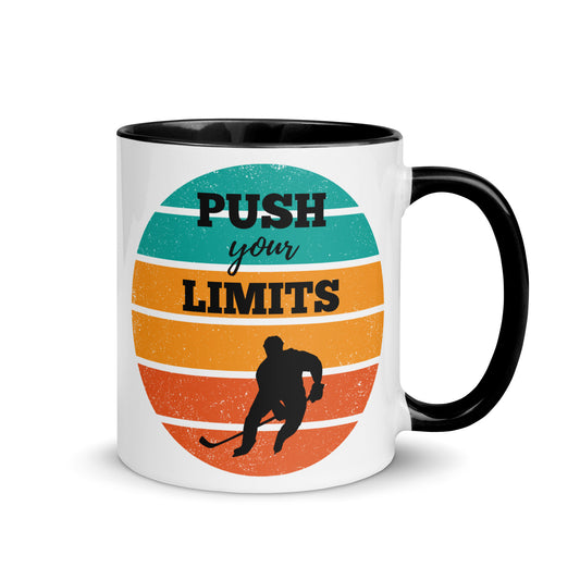 kunstvoll bedruckte Sporttasse mit Eishockeyspieler, Retrohintergrund und dem Spruch Push your limits